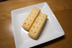 雪かき前の栄養補給として食べているカロリーメイト