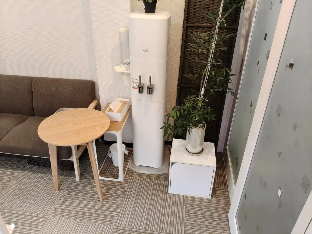 整体院のウォーターサーバー交換後の様子 清潔で整った院内環境